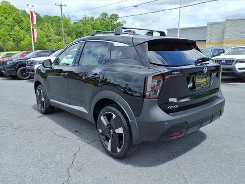 New 2026 Nissan Kicks SR w/ Cold Weather Package FWD image 3