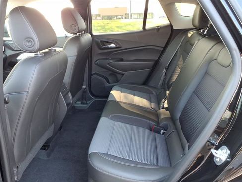 Used 2025 Chevrolet Trax LT FWD image 28