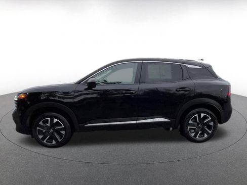 Used 2025 Nissan Kicks SV image 9