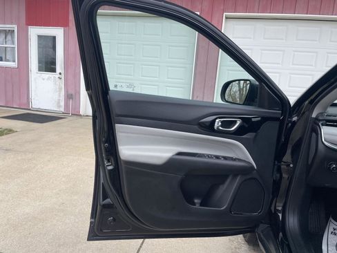 Used 2022 Jeep Compass Limited image 12