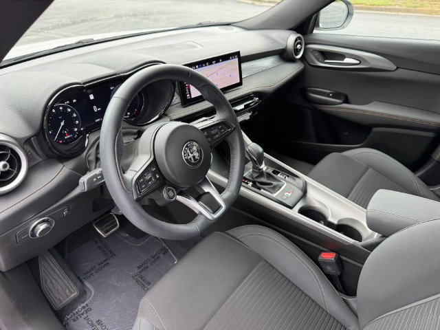Used 2025 Alfa Romeo Tonale AWD/4WD image 13