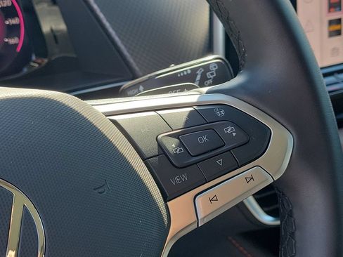 Certified 2025 Volkswagen Atlas Peak Edition SE AWD/4WD image 32