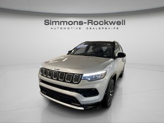 Used 2025 Jeep Compass Limited w/ Elite Group AWD/4WD video 1