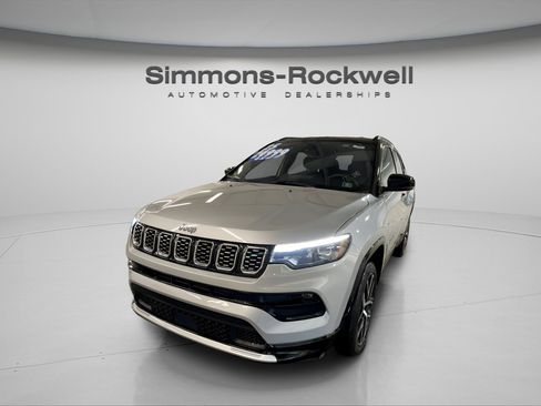 Used 2025 Jeep Compass Limited w/ Elite Group AWD/4WD image 1