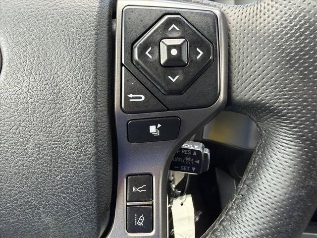 Used 2018 Toyota Tacoma SR5 AWD/4WD image 19