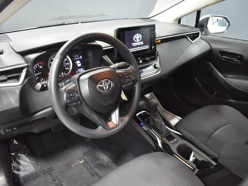 Used 2022 Toyota Corolla LE FWD image 4