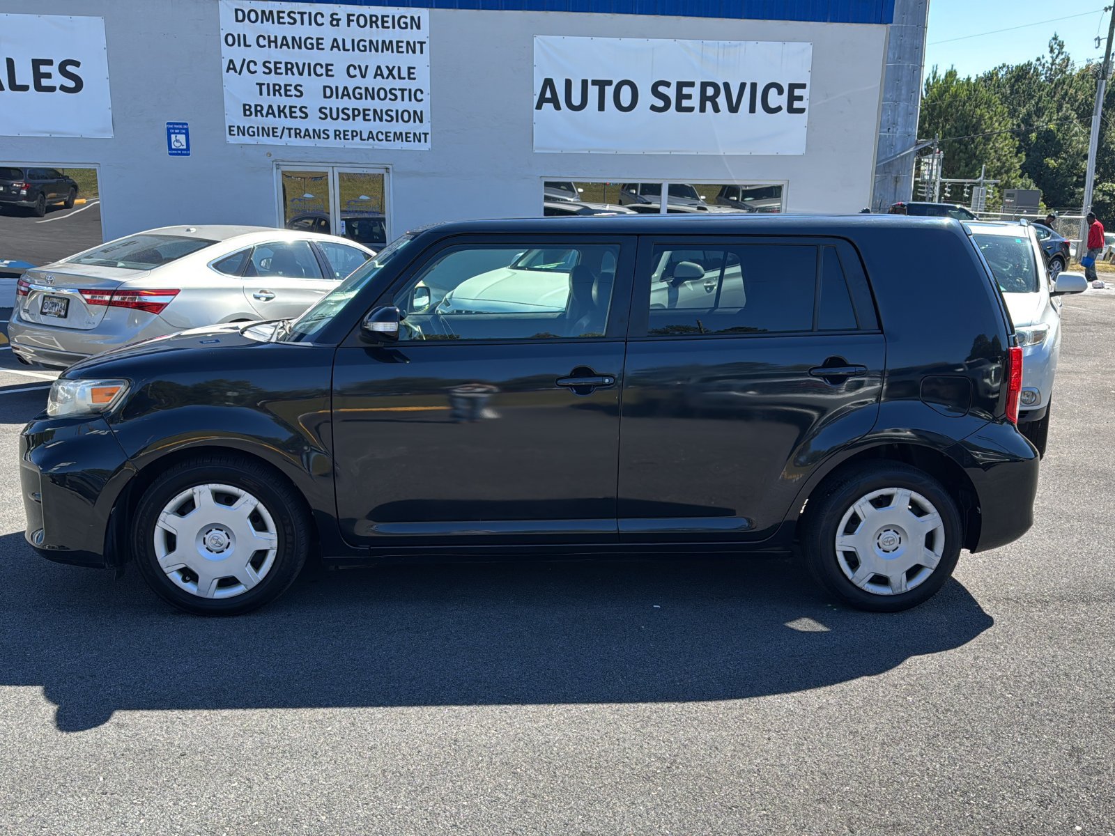 Used 2012 Scion xB FWD image 2