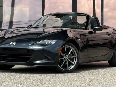 Used 2018 MAZDA MX-5 Miata Grand Touring RWD image 3