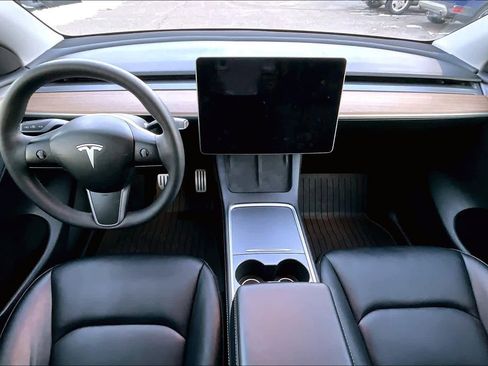 Used 2023 Tesla Model Y Performance image 13
