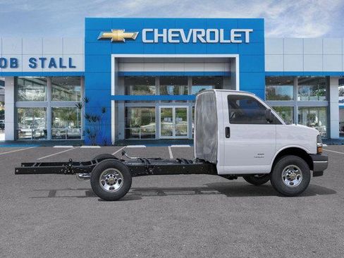 New 2025 Chevrolet Express 3500 w/ Power Convenience Package RWD image 5