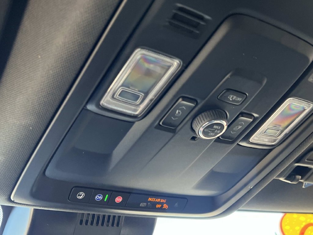 Used 2025 GMC Yukon XL AT4 AWD/4WD image 28