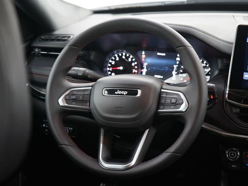 Used 2025 Jeep Compass Trailhawk AWD/4WD image 15