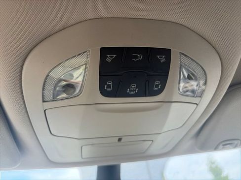 Used 2023 Chrysler Pacifica Touring-L FWD image 25