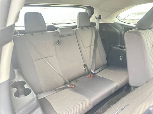 Used 2025 Toyota Highlander LE image 17