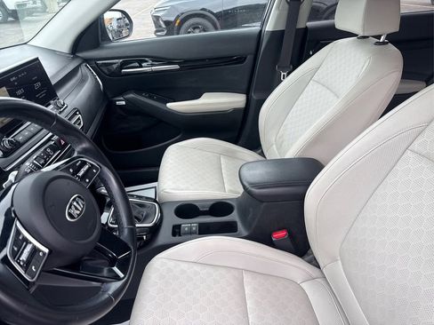 Used 2021 Kia Seltos SX image 19