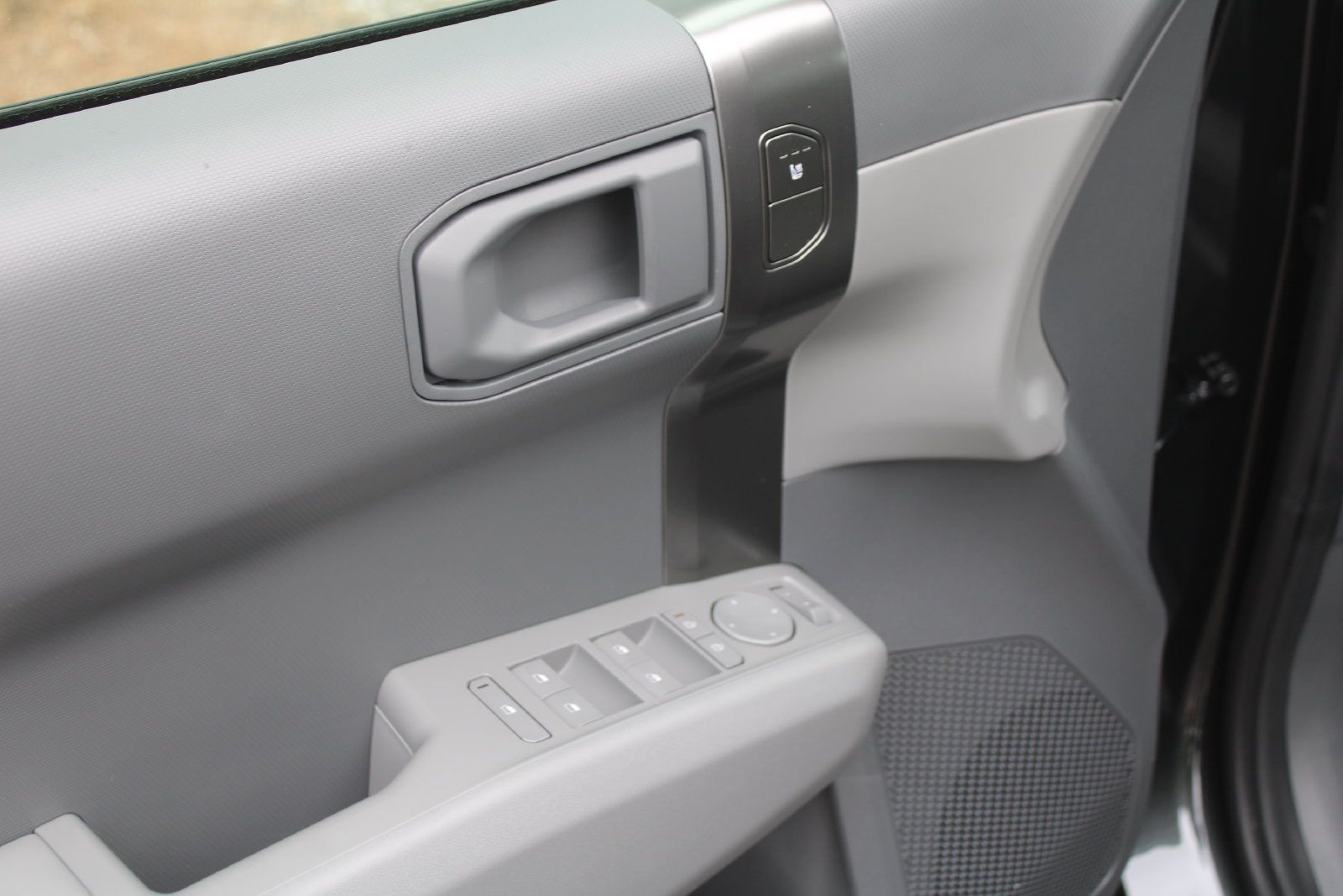 New 2027 Kia EV3 Wind FWD image 17