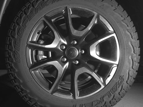 Used 2025 Jeep Compass Trailhawk AWD/4WD image 12