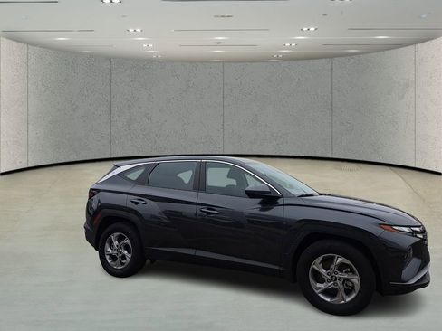 Used 2024 Hyundai Tucson SE image 3