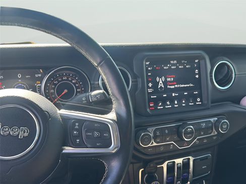 Used 2020 Jeep Gladiator Overland AWD/4WD image 16