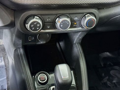 Used 2019 Nissan Kicks S image 7