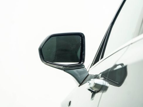 Used 2023 Cadillac XT4 Luxury w/ Cold Weather Package FWD image 14