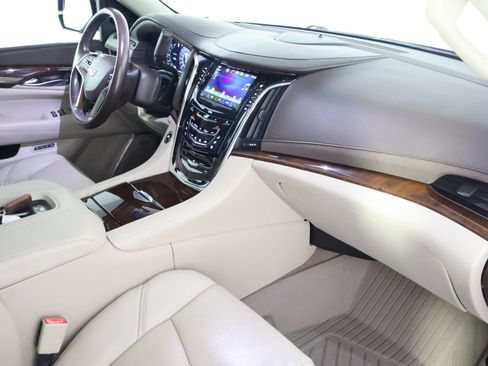 Used 2017 Cadillac Escalade ESV Premium Luxury AWD/4WD image 54