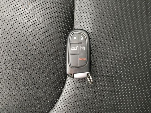 Used 2019 Jeep Cherokee Limited AWD/4WD image 32