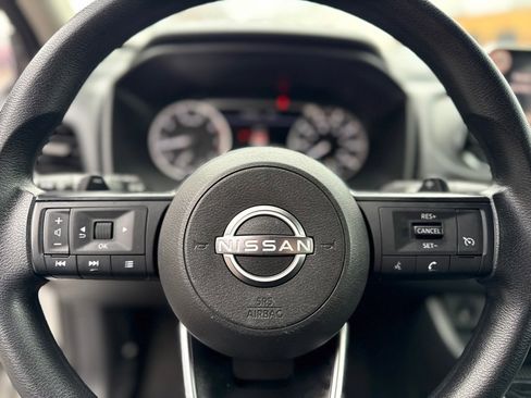 Used 2024 Nissan Rogue S image 32