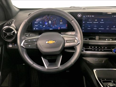 Used 2026 Chevrolet Equinox LT FWD image 5
