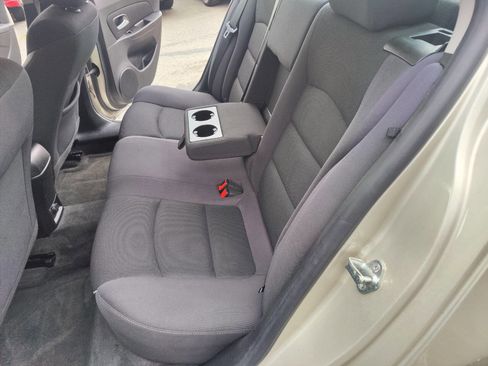 Used 2015 Chevrolet Cruze LT w/ Technology Package image 15