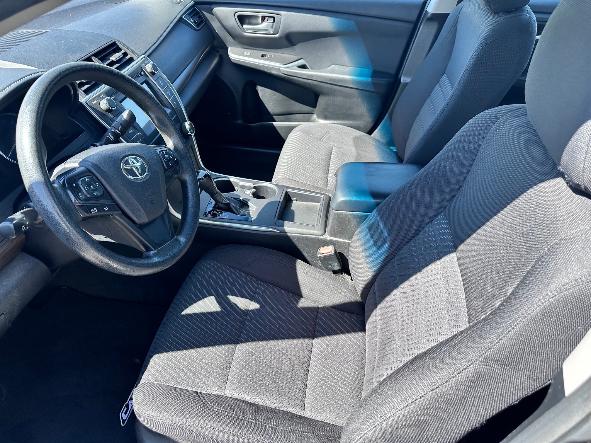 Used 2017 Toyota Camry LE FWD image 5
