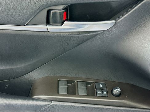 Used 2021 Toyota Camry SE w/ Carpet Mat Package (TMS) image 15