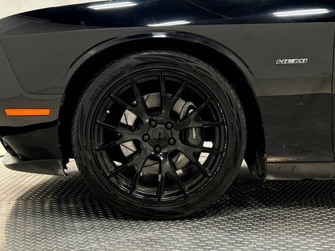 Used 2018 Dodge Challenger R/T w/ Performance Handling Group RWD image 37