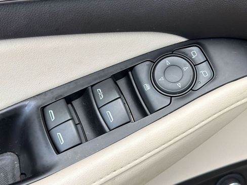 Used 2023 Buick Enclave Essence AWD/4WD image 11