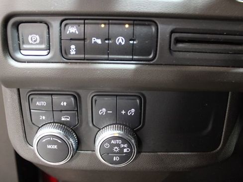 Used 2023 GMC Yukon SLT image 40