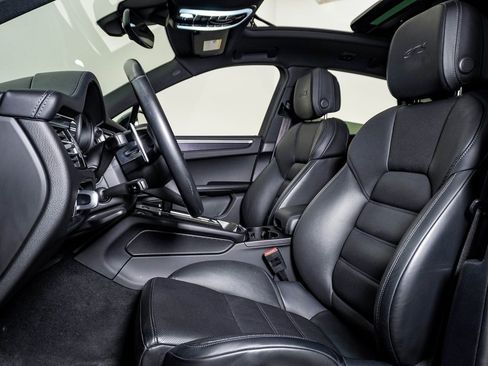 Certified 2023 Porsche Macan GTS image 5