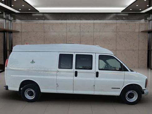 Used 2000 GMC Savana 3500 Extended RWD image 6