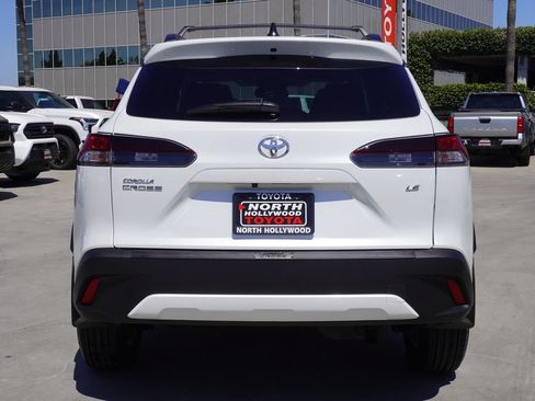 Certified 2026 Toyota Corolla Cross LE w/ Moonroof Package FWD image 6