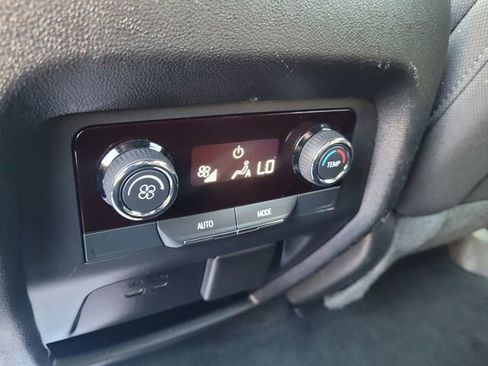 Used 2024 Chevrolet Traverse LT FWD image 11