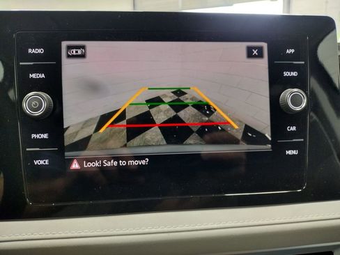 New 2025 Volkswagen Taos SE image 9