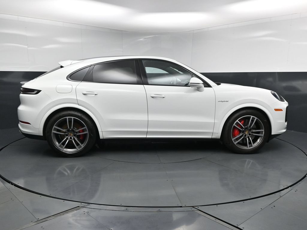 Used 2024 Porsche Cayenne Turbo AWD/4WD image 12