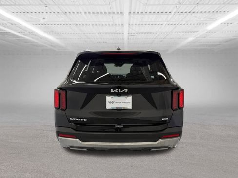 Used 2025 Kia Sorento EX AWD/4WD image 3