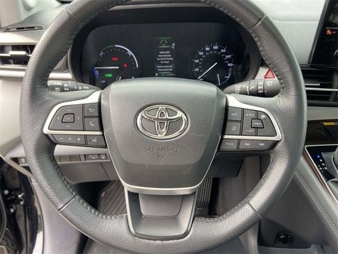 Used 2024 Toyota Sienna XLE w/ XLE Plus Package image 33