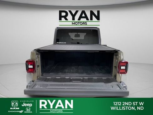 Used 2020 Jeep Gladiator Rubicon AWD/4WD image 4