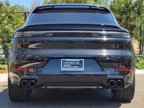 Certified 2025 Porsche Cayenne GTS AWD/4WD image 6