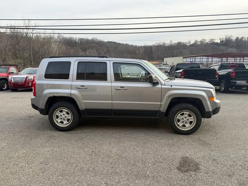 Used 2015 Jeep Patriot Sport w/ Power Value Group AWD/4WD image 4