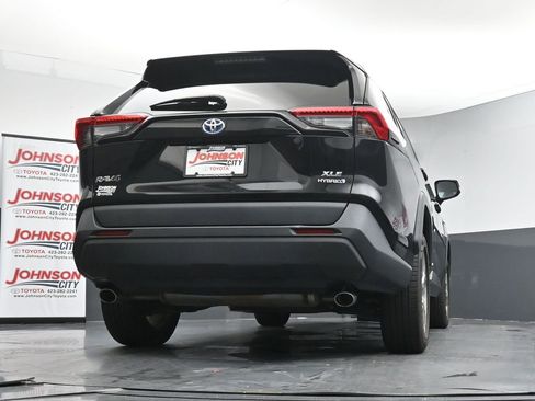 Used 2021 Toyota RAV4 XLE Premium AWD/4WD image 37