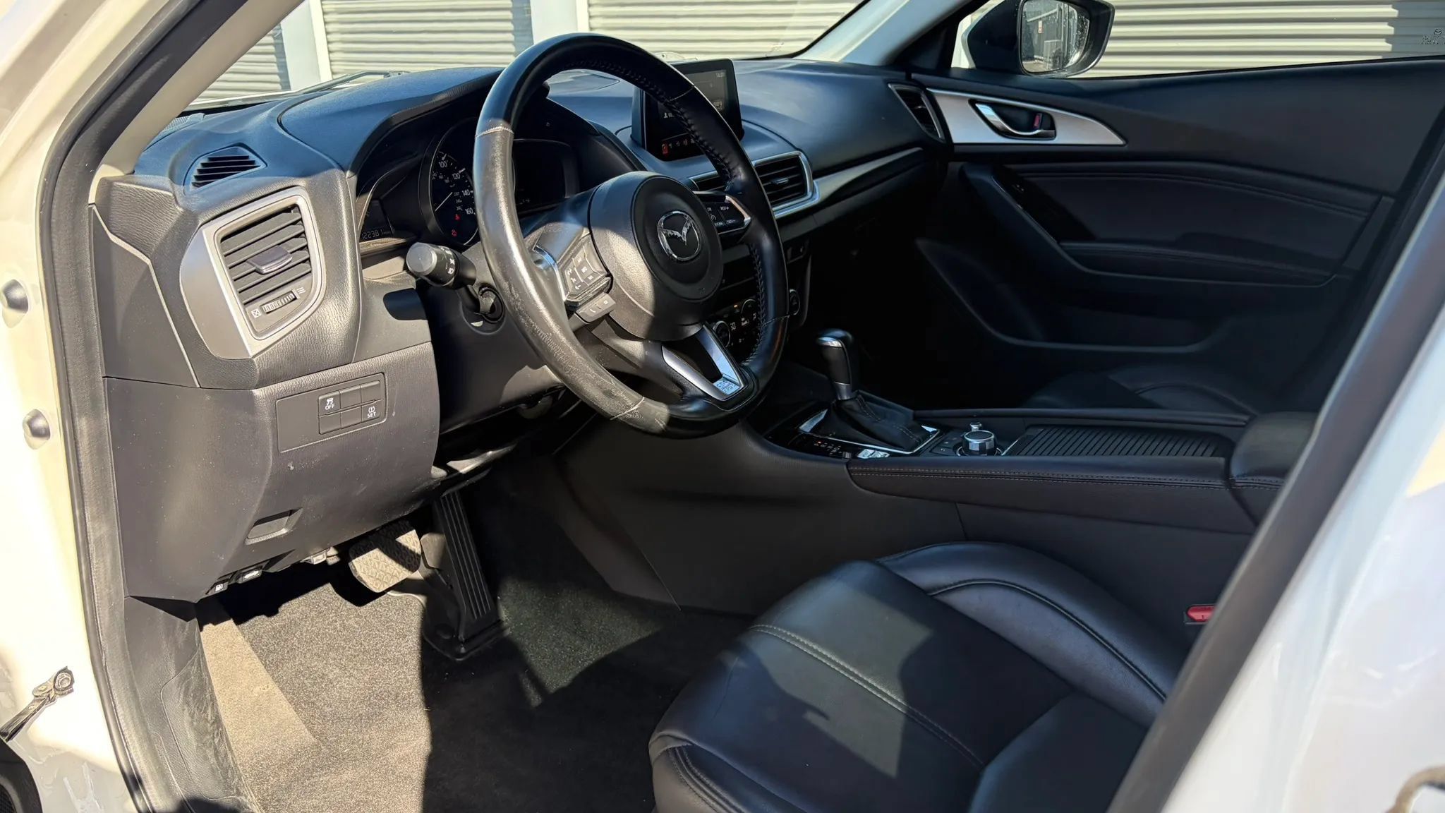 Used 2017 MAZDA MAZDA3 Touring FWD image 10