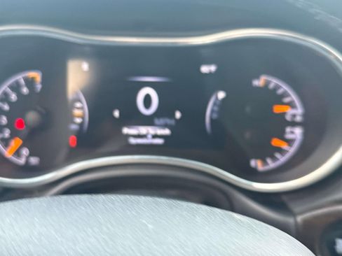 Used 2018 Jeep Grand Cherokee Limited image 18