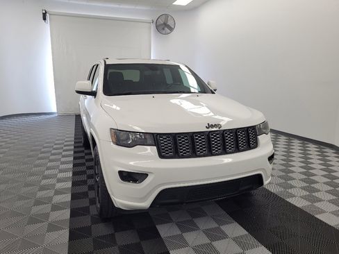 Used 2022 Jeep Grand Cherokee Laredo X AWD/4WD image 14
